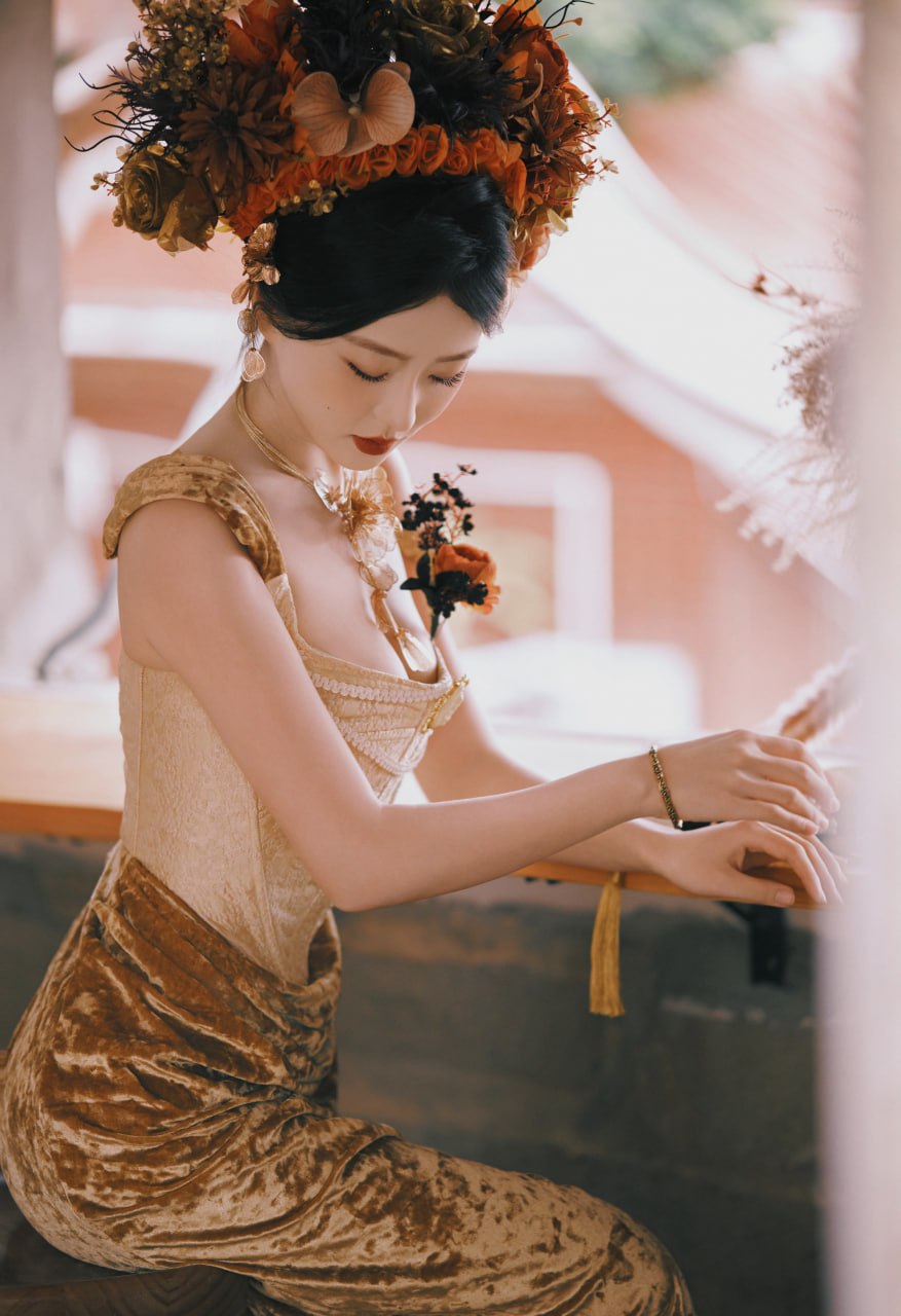 螺旋猫Eki性感五杀琴女COS：我用意念传达给您 螺旋猫楪祈